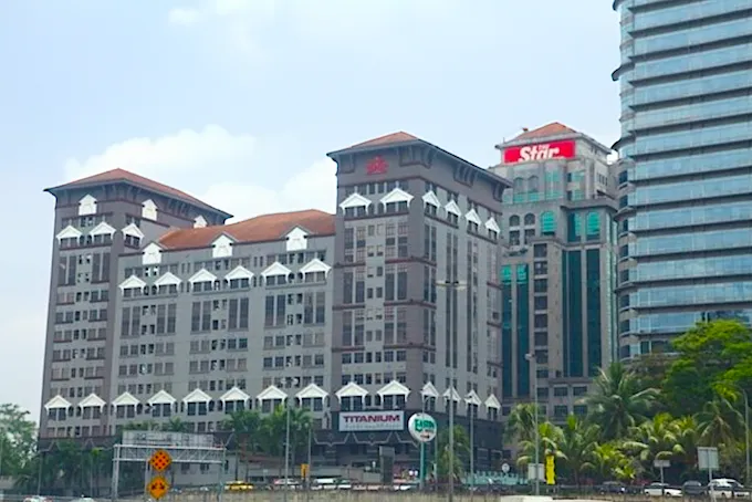 WINS Management 办公室所在的 Phileo Damansara II 大楼外观
